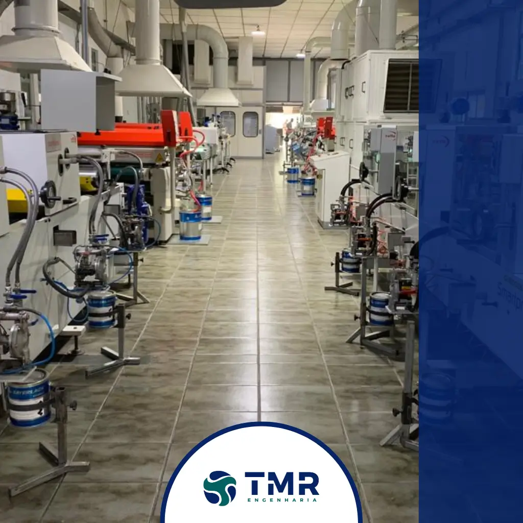 Fábrica de móveis para laboratório